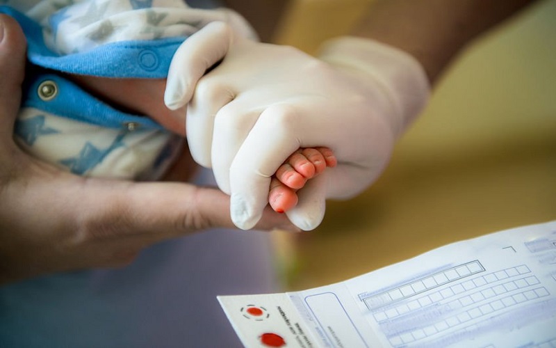 آزمایش ژنتیک نوزادان؛ چه زمانی ضروری است؟